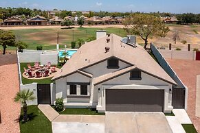 Peoria Oasis on Golf Course Pool Putting Green