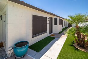 Peoria Oasis on Golf Course Pool Putting Green