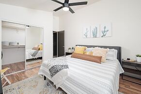 Peoria Oasis on Golf Course Pool Putting Green