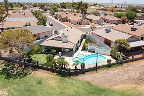 Peoria Oasis on Golf Course Pool Putting Green
