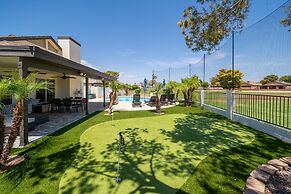 Peoria Oasis on Golf Course Pool Putting Green