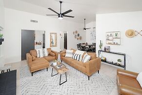 Peoria Oasis on Golf Course Pool Putting Green