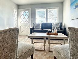 Vintage Vibes Modern Comfort 2BR for 6 Guests