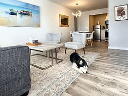 Vintage Vibes Modern Comfort 2BR for 6 Guests