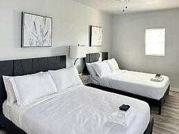 Vintage Vibes Modern Comfort 2BR for 6 Guests