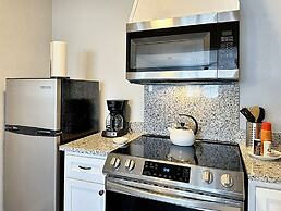 Vintage Vibes Modern Comfort 2BR for 6 Guests