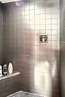 Beautiful Getaway Nears Asian Dist