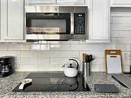 Stunning Winter Getaway Studio Rainfall Shower