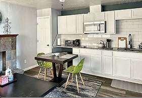 Stunning Winter Getaway Studio Rainfall Shower