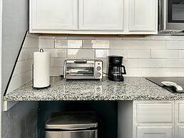 Stunning Winter Getaway Studio Rainfall Shower