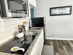 Stunning Winter Getaway Studio Rainfall Shower