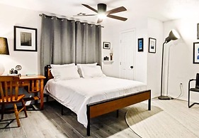 Rustic Gem 5min-asian District Full Kitchen