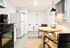 Rustic Gem 5min-asian District Full Kitchen