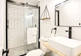 Rustic Gem 5min-asian District Full Kitchen