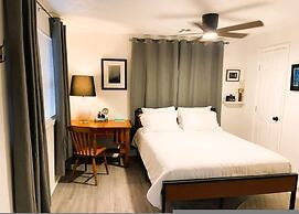 Rustic Gem 5min-asian District Full Kitchen