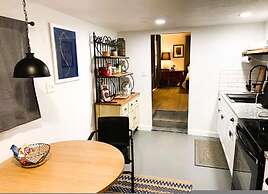 Rustic Gem 5min-asian District Full Kitchen