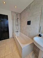 Charming 3 Bedroom House in Sheffield