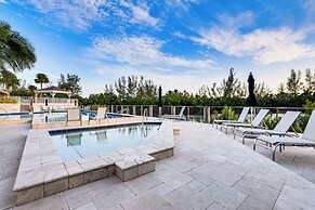 Kayaks, Bikes & Bay Access: Bradenton Escape!