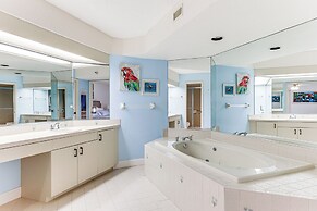 Kayaks, Bikes & Bay Access: Bradenton Escape!