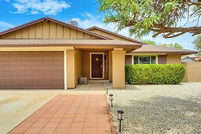 Roomy Tucson Home w/ Hot Tub & Pickleball Court!