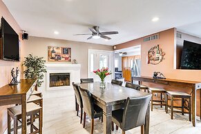 Roomy Tucson Home w/ Hot Tub & Pickleball Court!