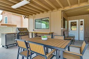 Roomy Tucson Home w/ Hot Tub & Pickleball Court!