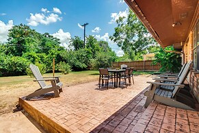 2 Mi to Kyle Field: Bryan Home w/ Fenced Yard