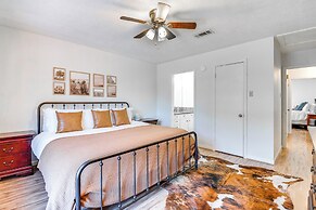 2 Mi to Kyle Field: Bryan Home w/ Fenced Yard