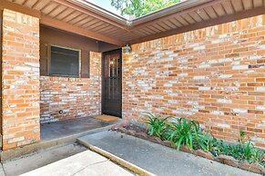 2 Mi to Kyle Field: Bryan Home w/ Fenced Yard