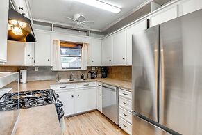 2 Mi to Kyle Field: Bryan Home w/ Fenced Yard