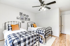 2 Mi to Kyle Field: Bryan Home w/ Fenced Yard