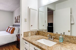 2 Mi to Kyle Field: Bryan Home w/ Fenced Yard