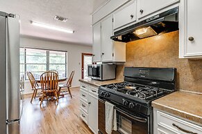 2 Mi to Kyle Field: Bryan Home w/ Fenced Yard