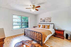 2 Mi to Kyle Field: Bryan Home w/ Fenced Yard