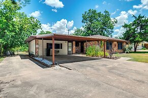 2 Mi to Kyle Field: Bryan Home w/ Fenced Yard