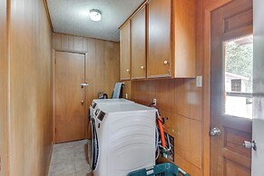 2 Mi to Kyle Field: Bryan Home w/ Fenced Yard