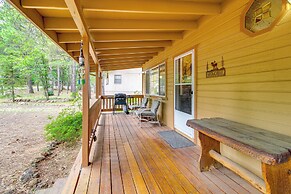 4 Mi to Lake: Pet-friendly Cabin in Pinetop