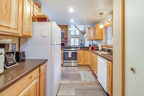 4 Mi to Lake: Pet-friendly Cabin in Pinetop