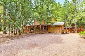 4 Mi to Lake: Pet-friendly Cabin in Pinetop