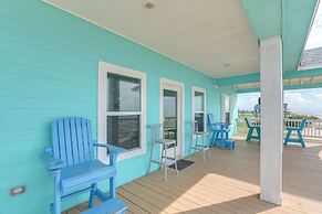 Hot Tub + Bay Views: Beachfront Gilchrist Retreat