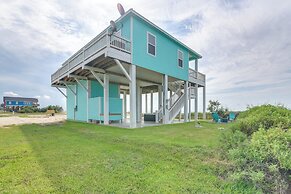 Hot Tub + Bay Views: Beachfront Gilchrist Retreat