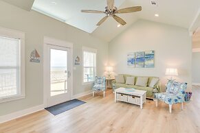 Hot Tub + Bay Views: Beachfront Gilchrist Retreat