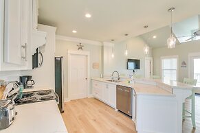 Hot Tub + Bay Views: Beachfront Gilchrist Retreat