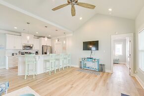 Hot Tub + Bay Views: Beachfront Gilchrist Retreat