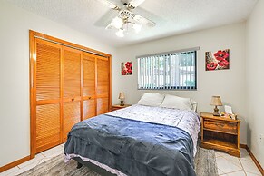 5 Mi to Weeki Wachee: Spring Hill Home w/ Lanai