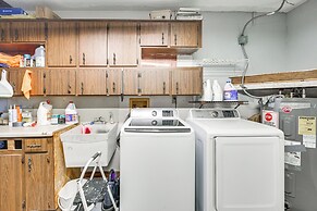 5 Mi to Weeki Wachee: Spring Hill Home w/ Lanai