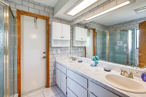 5 Mi to Weeki Wachee: Spring Hill Home w/ Lanai