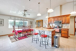 5 Mi to Weeki Wachee: Spring Hill Home w/ Lanai