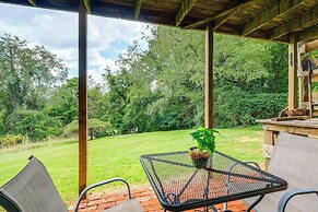 Blacksburg Hideaway w/ Hot Tub ~ 5 Mi to Campus!