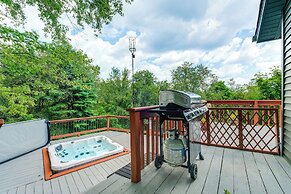 Blacksburg Hideaway w/ Hot Tub ~ 5 Mi to Campus!